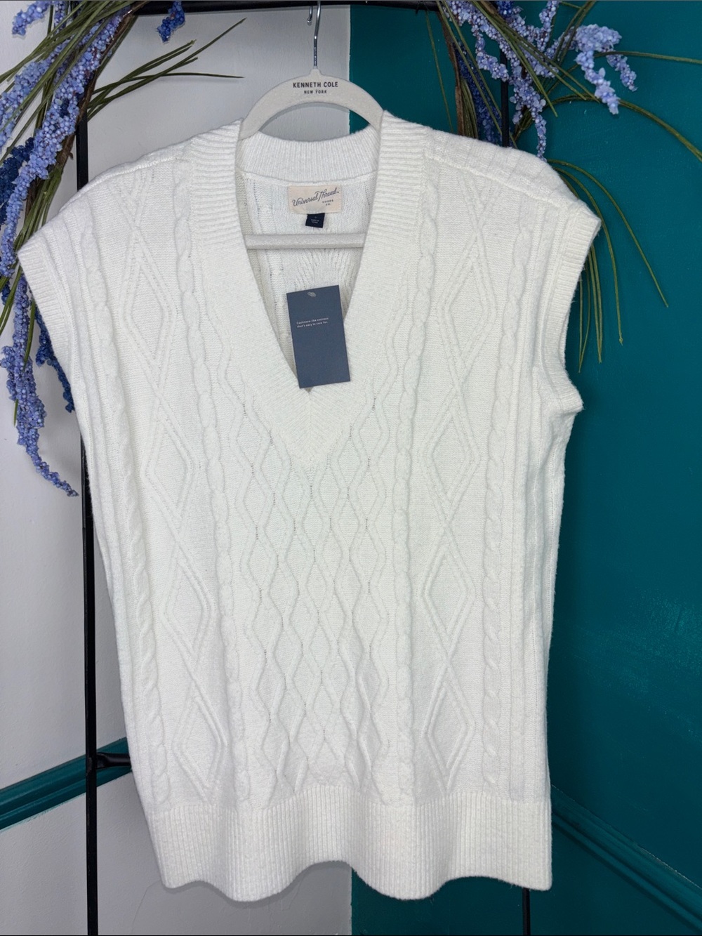 Universal Thread White Cable Knit V-Neck Sweater Vest